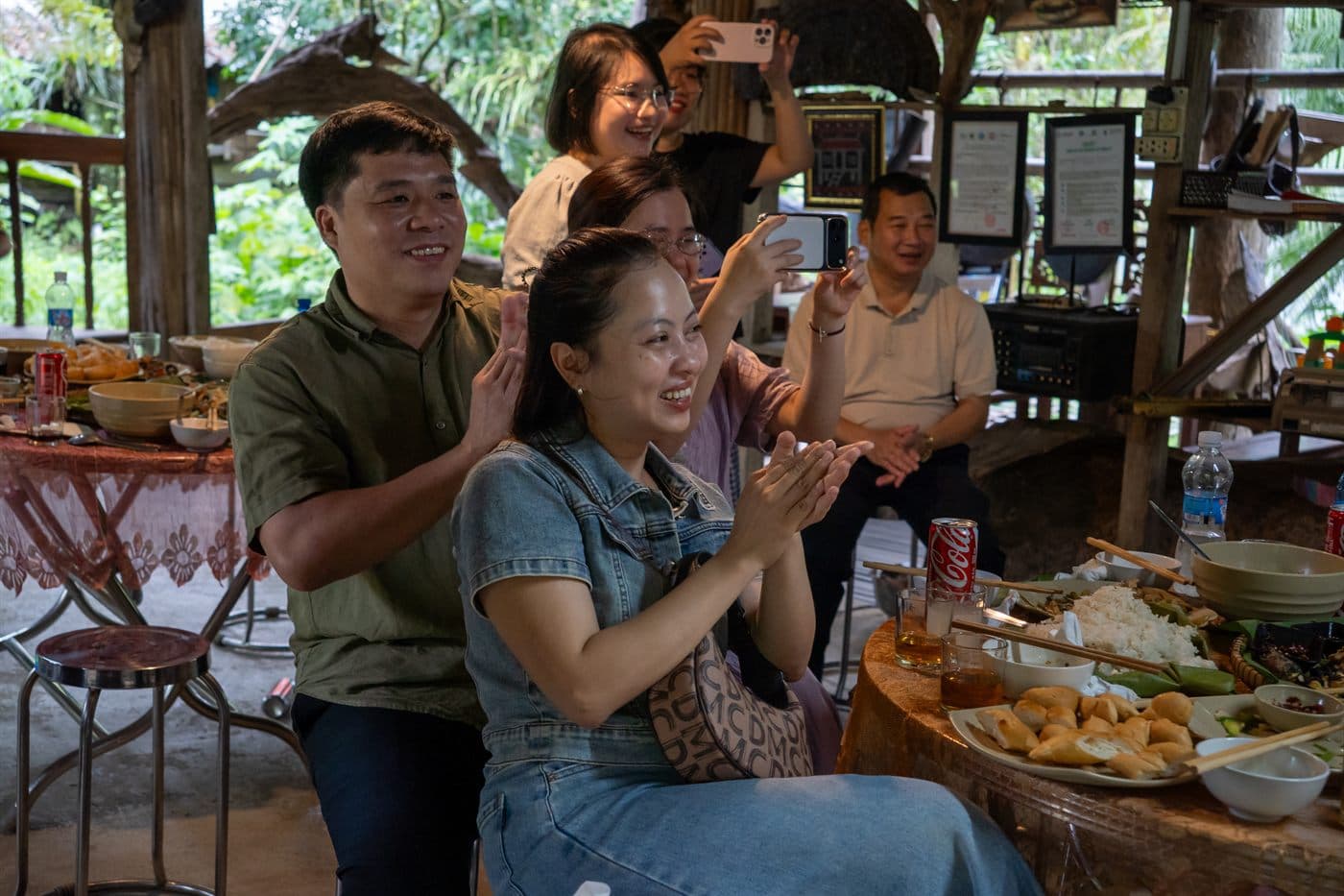 Thịt bò gác bếp & Rượu cần A Lưới