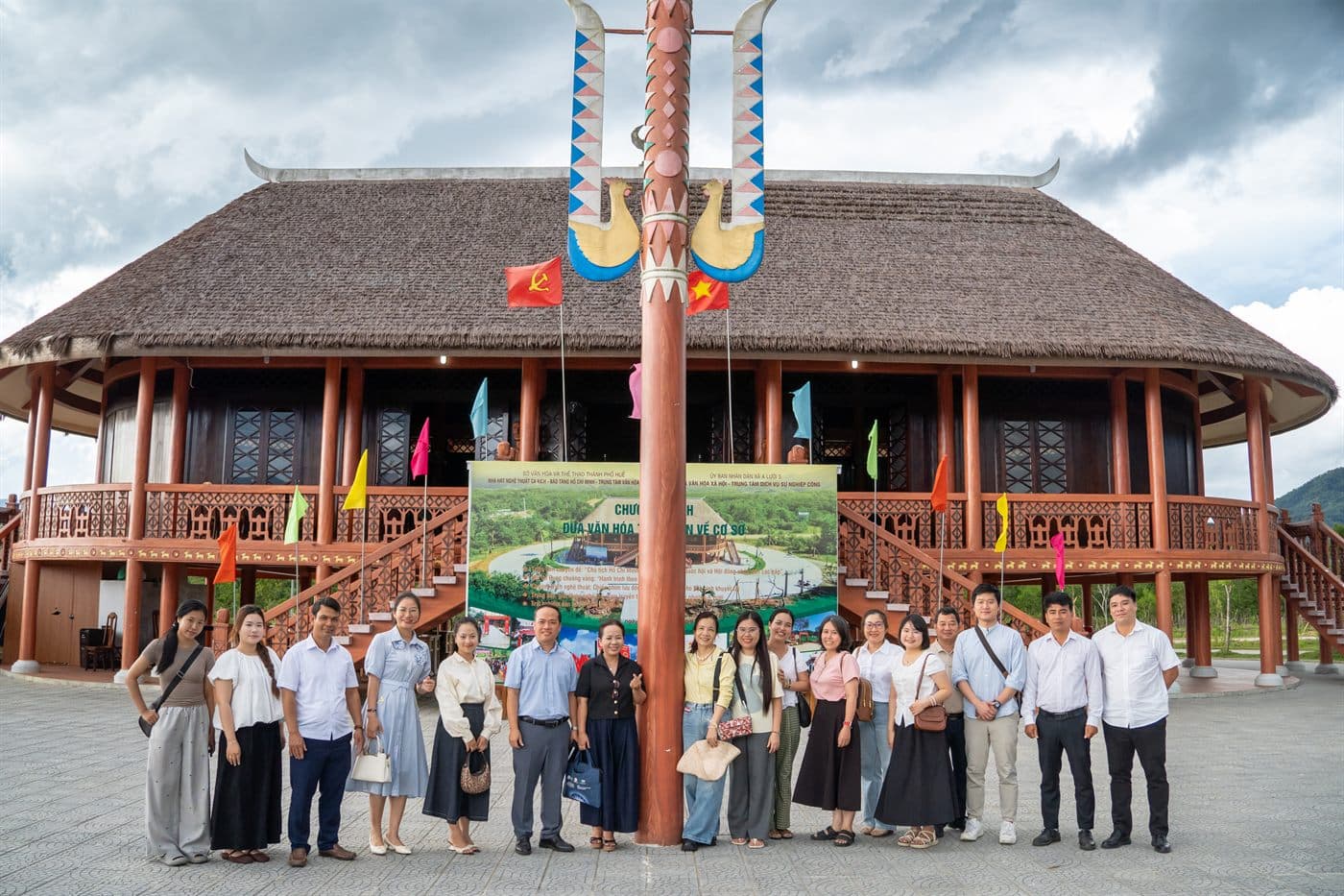 Dịch vụ xe đưa đón 2 chiều Huế - A Lưới photo 2